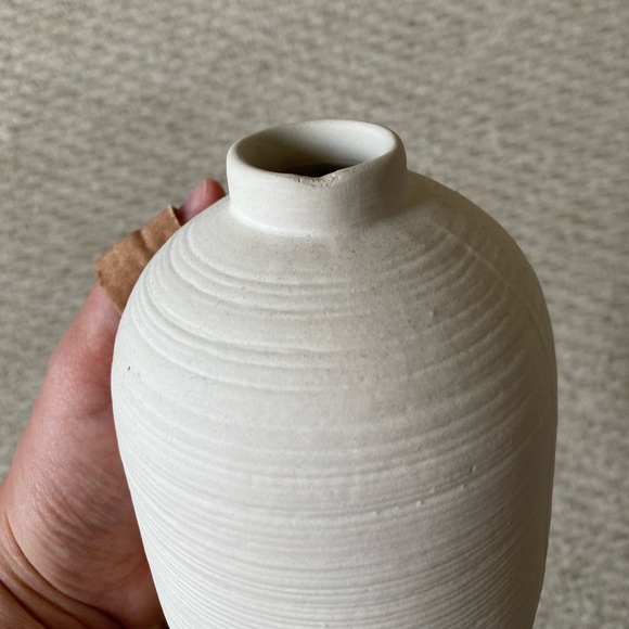 H&M SMALL STONEWARE CREAM VASE - Picture 5 of 9